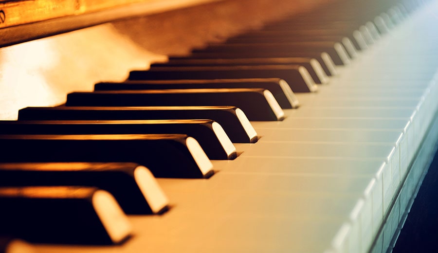 900x520 piano-min